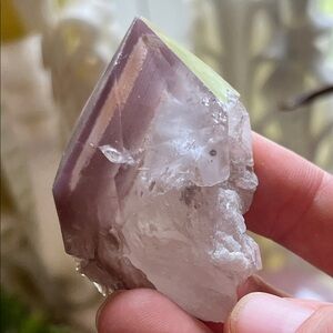 Pink lithium phantom Crystal Point